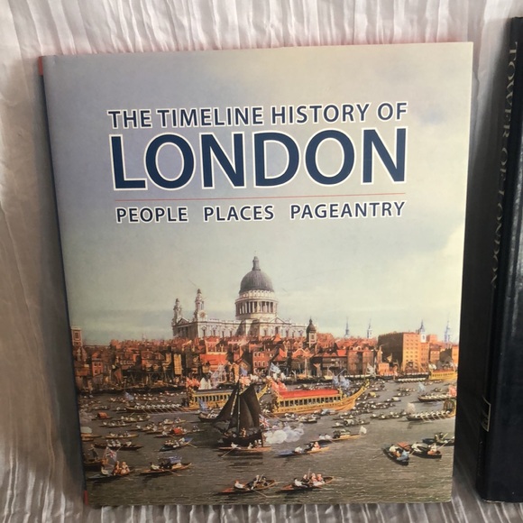 TIMELINE OF LONDON & LONDON TOWER 2 hardcover books & Greenfriars Bobby trivet - Picture 5 of 16